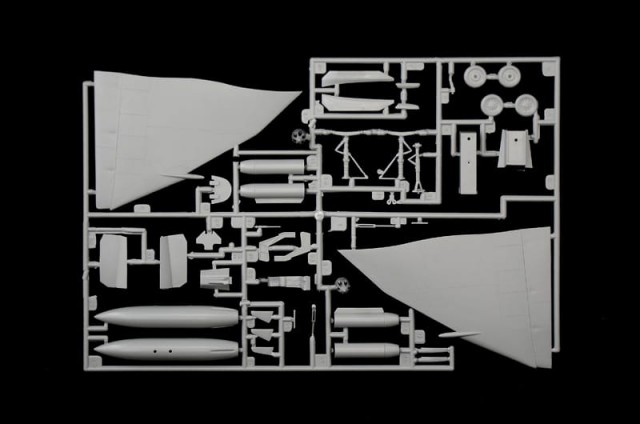 Italeri 1/48 Saab JA 37 / AJ 37 Viggen (svenske dekaler)