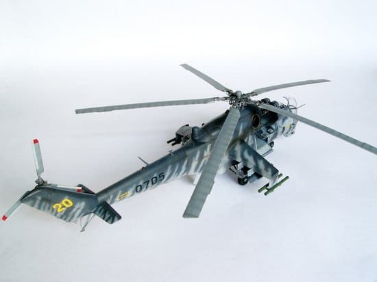 Trumpeter 1/35 Mil Mi-24V Hind-E Helicopter