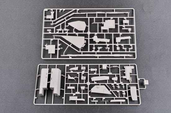Trumpeter 1/350 USS Kitty Hawk CV-63